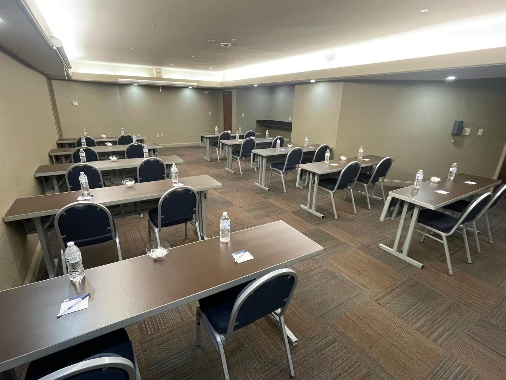 Holiday Inn Express Cleveland Downtown By Ihg Exterior foto